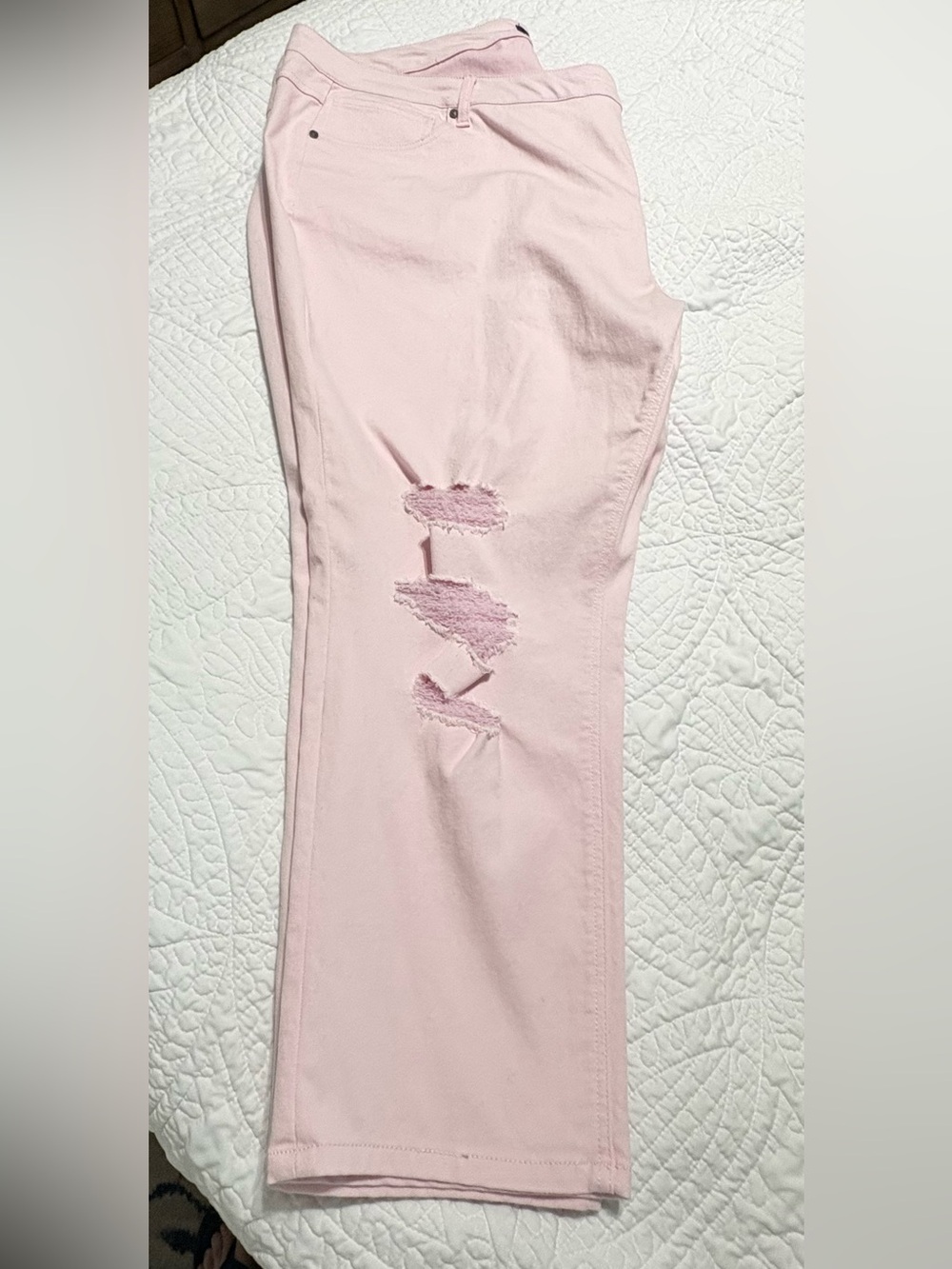 NWOT Plus Size Denim 24/7 Light Pink Boyfriend Jeans with Distressed Knees